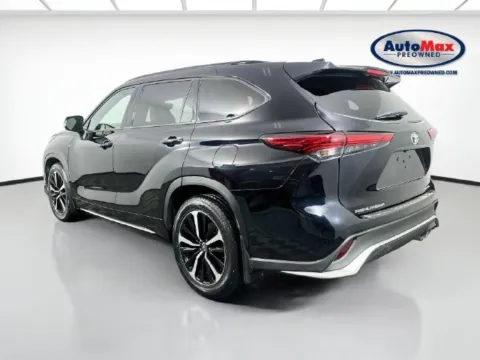 More photos of 2022 Toyota Highlander XSE at AutoMax Preowned Framingham, MA