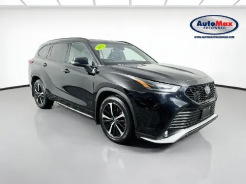 Black 2022 Toyota Highlander XSE for sale in Framingham, MA