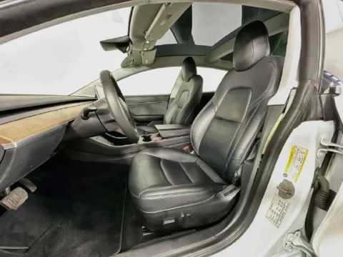 More photos of 2020 Tesla Model 3 Long Range at AutoMax Preowned Framingham, MA