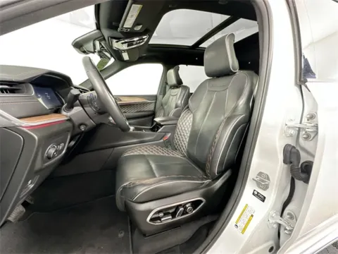 More photos of 2022 Jeep Grand Cherokee L Summit at AutoMax Preowned Framingham, MA