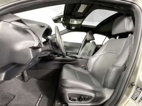 More photos of 2022 Lexus UX 250h Premium Edition at AutoMax Preowned Framingham, MA