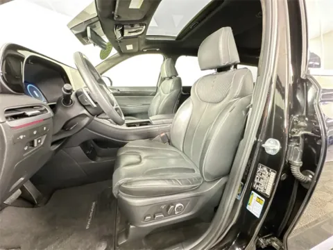 More photos of 2023 Hyundai Palisade Calligraphy at AutoMax Preowned Framingham, MA