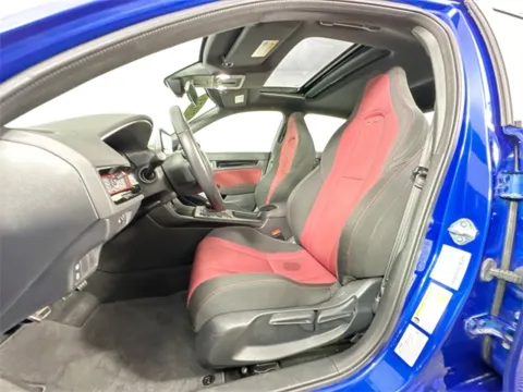 More photos of 2023 Honda Civic Si at AutoMax Preowned Framingham, MA