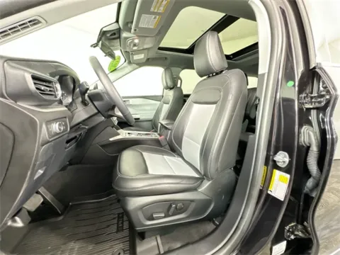 More photos of 2022 Ford Explorer XLT at AutoMax Preowned Framingham, MA
