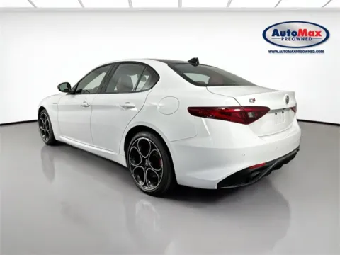 More photos of 2022 Alfa Romeo Giulia Veloce at AutoMax Preowned Framingham, MA