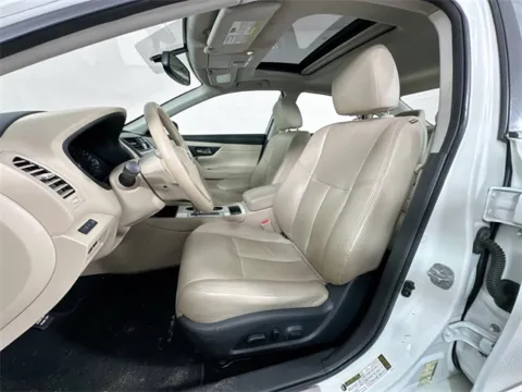 More photos of 2016 Nissan Altima 2.5 SL at AutoMax Preowned Framingham, MA
