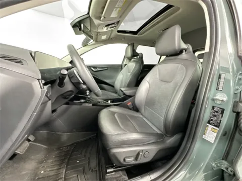 More photos of 2023 Kia Niro SX at AutoMax Preowned Framingham, MA