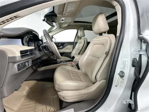 More photos of 2022 Lincoln Corsair Standard at AutoMax Preowned Framingham, MA