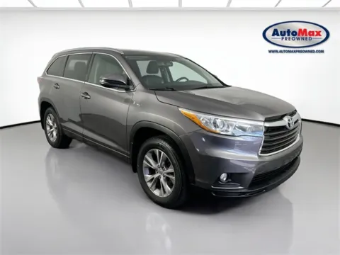 Gray 2015 Toyota Highlander XLE V6 for sale in Framingham, MA