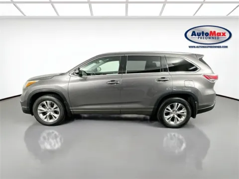 More photos of 2015 Toyota Highlander XLE V6 at AutoMax Preowned Framingham, MA