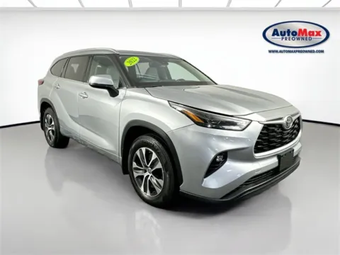 Silver 2022 Toyota Highlander XLE for sale in Framingham, MA