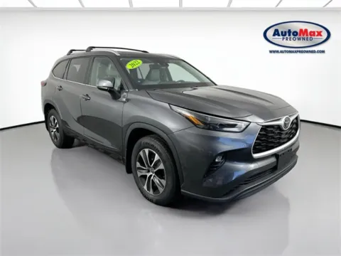Gray 2022 Toyota Highlander XLE for sale in Framingham, MA