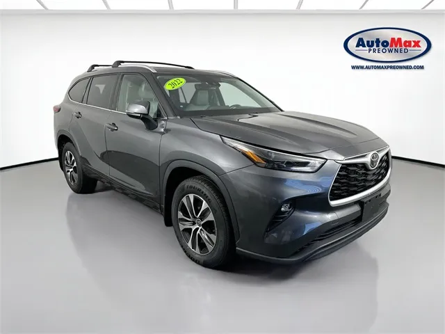Gray 2022 Toyota Highlander XLE for sale in Framingham, MA
