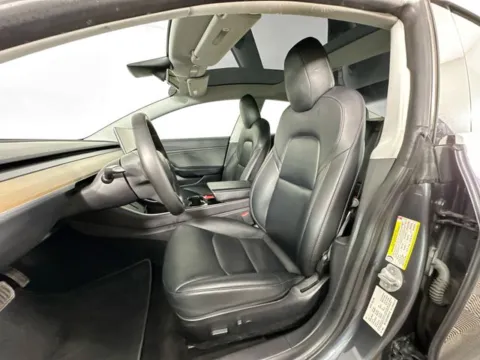 More photos of 2019 Tesla Model 3 Long Range at AutoMax Preowned Framingham, MA