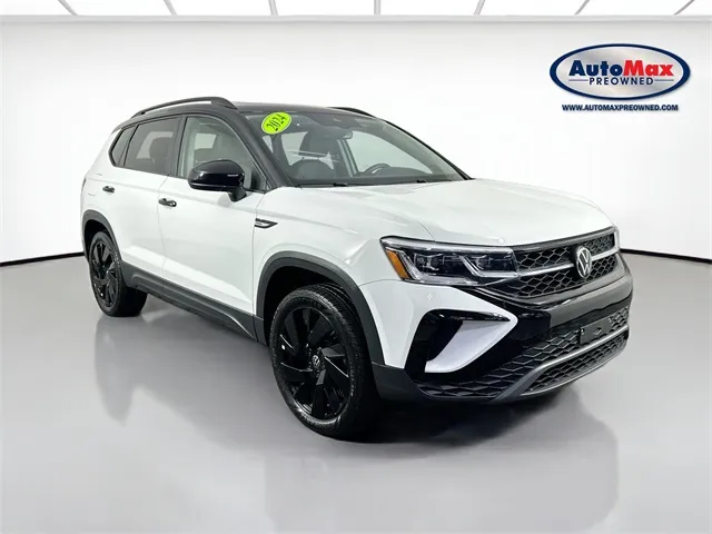 2024 Volkswagen Taos SE's photo