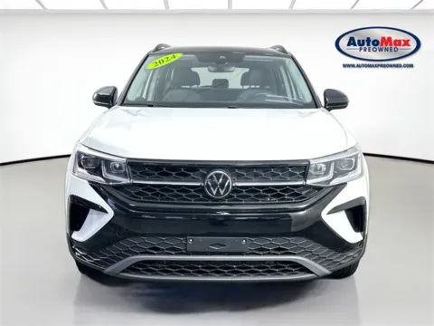 Photos of 2024 Volkswagen Taos 1.5T SE for sale in Framingham, MA at AutoMax Preowned Framingham