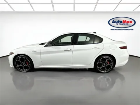More photos of 2022 Alfa Romeo Giulia Veloce at AutoMax Preowned Framingham, MA