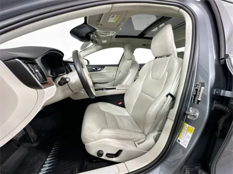 More photos of 2021 Volvo S60 T5 Momentum at AutoMax Preowned Framingham, MA