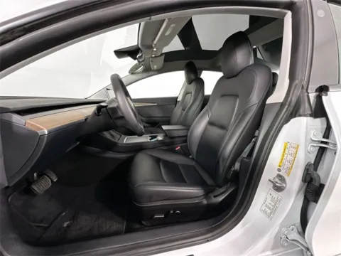 More photos of 2022 Tesla Model 3 Long Range at AutoMax Preowned Framingham, MA