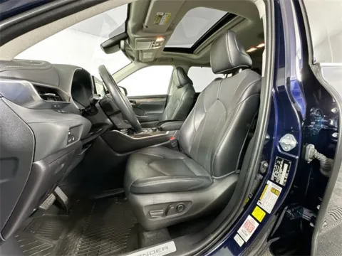 More photos of 2022 Toyota Highlander Limited at AutoMax Marlborough, MA