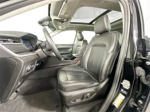 More photos of 2022 Jeep Grand Cherokee Limited at AutoMax Marlborough, MA