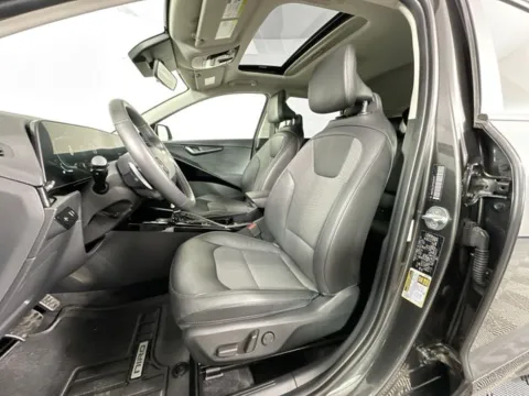 More photos of 2023 Kia Niro EX Touring at AutoMax Marlborough, MA