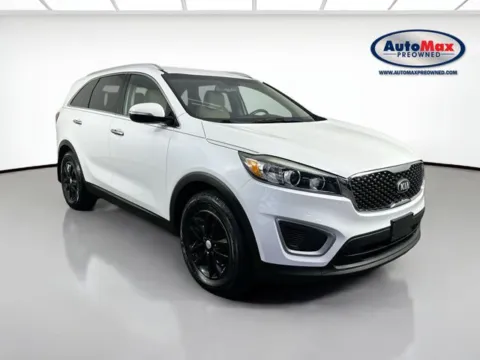 White 2017 Kia Sorento LX for sale in Marlborough, MA