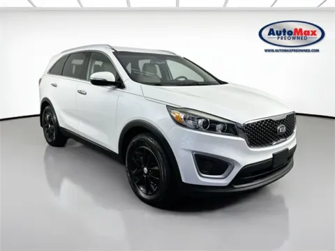 White 2017 Kia Sorento LX for sale in Marlborough, MA