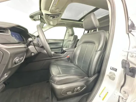 More photos of 2023 Jeep Grand Cherokee Limited at AutoMax Marlborough, MA