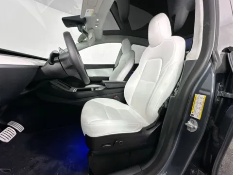 More photos of 2022 Tesla Model Y Performance at AutoMax Marlborough, MA