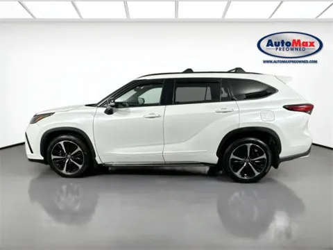 More photos of 2022 Toyota Highlander XSE at AutoMax Marlborough, MA