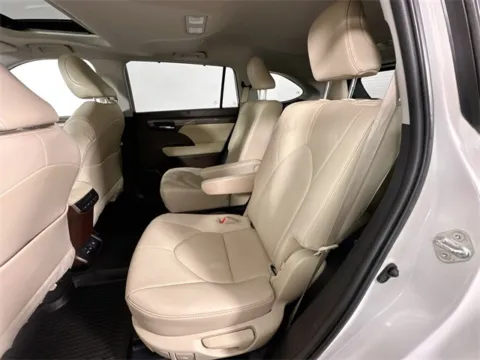 More photos of 2021 Toyota Highlander Limited at AutoMax Marlborough, MA