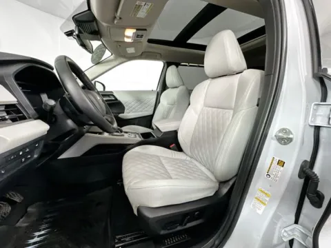 More photos of 2023 Mitsubishi Outlander PHEV SEL at AutoMax Marlborough, MA