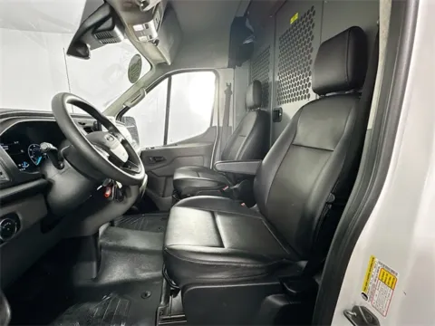 More photos of 2022 Ford Transit-250 at AutoMax Marlborough, MA