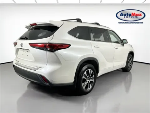 Photos of 2020 Toyota Highlander XLE for sale in Marlborough, MA at AutoMax Marlborough
