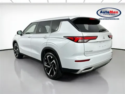 More photos of 2023 Mitsubishi Outlander SE at AutoMax Marlborough, MA