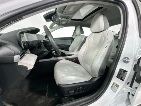 More photos of 2023 Hyundai Elantra Hybrid Limited at AutoMax Marlborough, MA