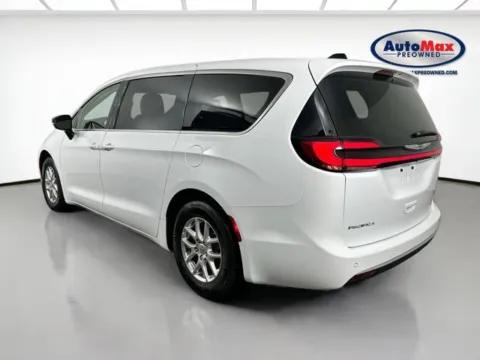 More photos of 2024 Chrysler Pacifica Touring L at AutoMax Marlborough, MA