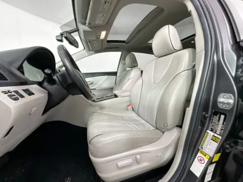 More photos of 2014 Toyota Venza Limited at AutoMax Marlborough, MA