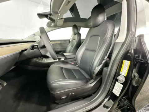 More photos of 2021 Tesla Model 3 Standard Range Plus at AutoMax Marlborough, MA
