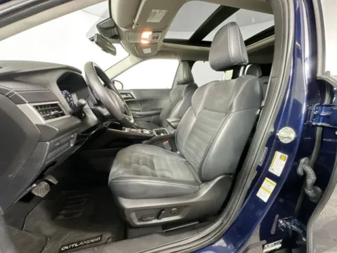More photos of 2022 Mitsubishi Outlander SE at AutoMax Marlborough, MA