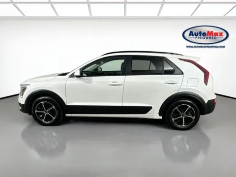 More photos of 2023 Kia Niro LX at AutoMax Marlborough, MA