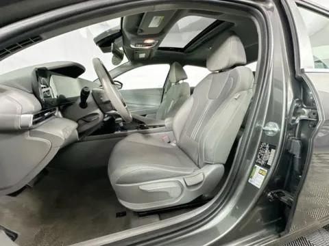 More photos of 2025 Hyundai Elantra SEL Convenience at AutoMax Marlborough, MA