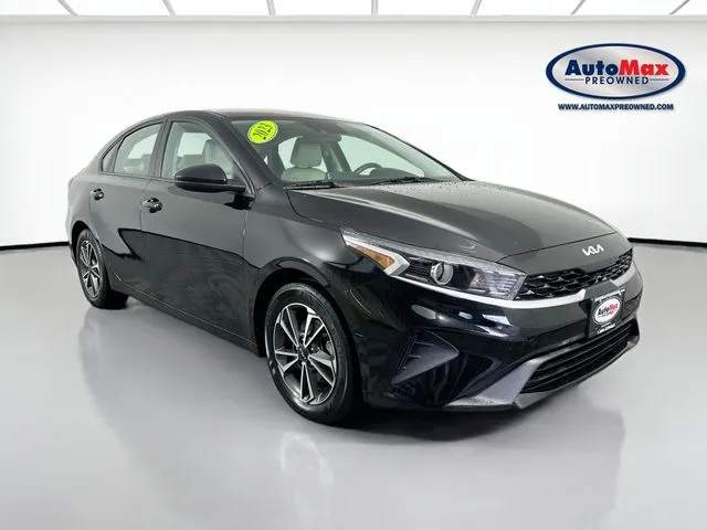 2023 Kia Forte LXS AT's photo