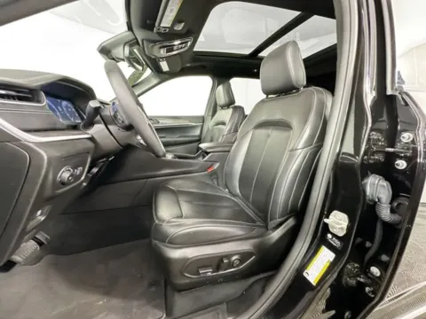 More photos of 2024 Jeep Grand Cherokee Limited at AutoMax Marlborough, MA