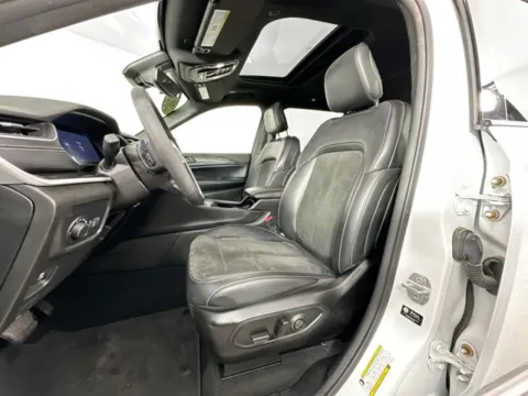 More photos of 2023 Jeep Grand Cherokee L Altitude at AutoMax Marlborough, MA