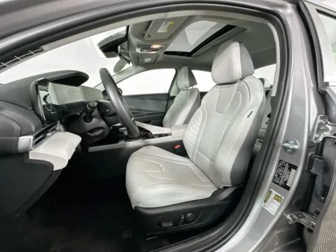 More photos of 2025 Hyundai Elantra Limited at AutoMax Marlborough, MA