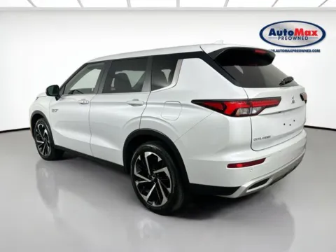 More photos of 2023 Mitsubishi Outlander PHEV SE at AutoMax Marlborough, MA