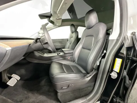 More photos of 2022 Tesla Model Y Performance at AutoMax Marlborough, MA
