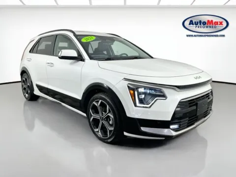 White 2023 Kia Niro SX Touring for sale in Marlborough, MA